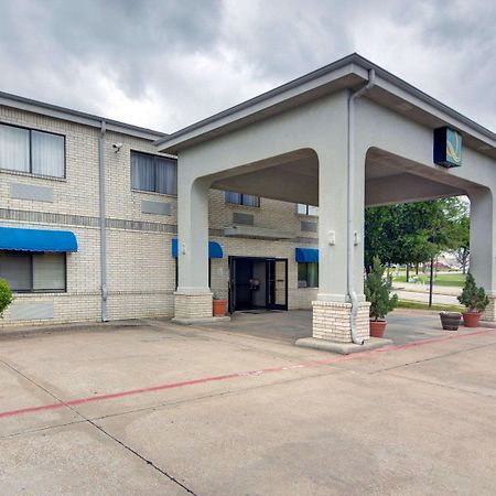 Quality Inn & Suites Grand Prairie Esterno foto