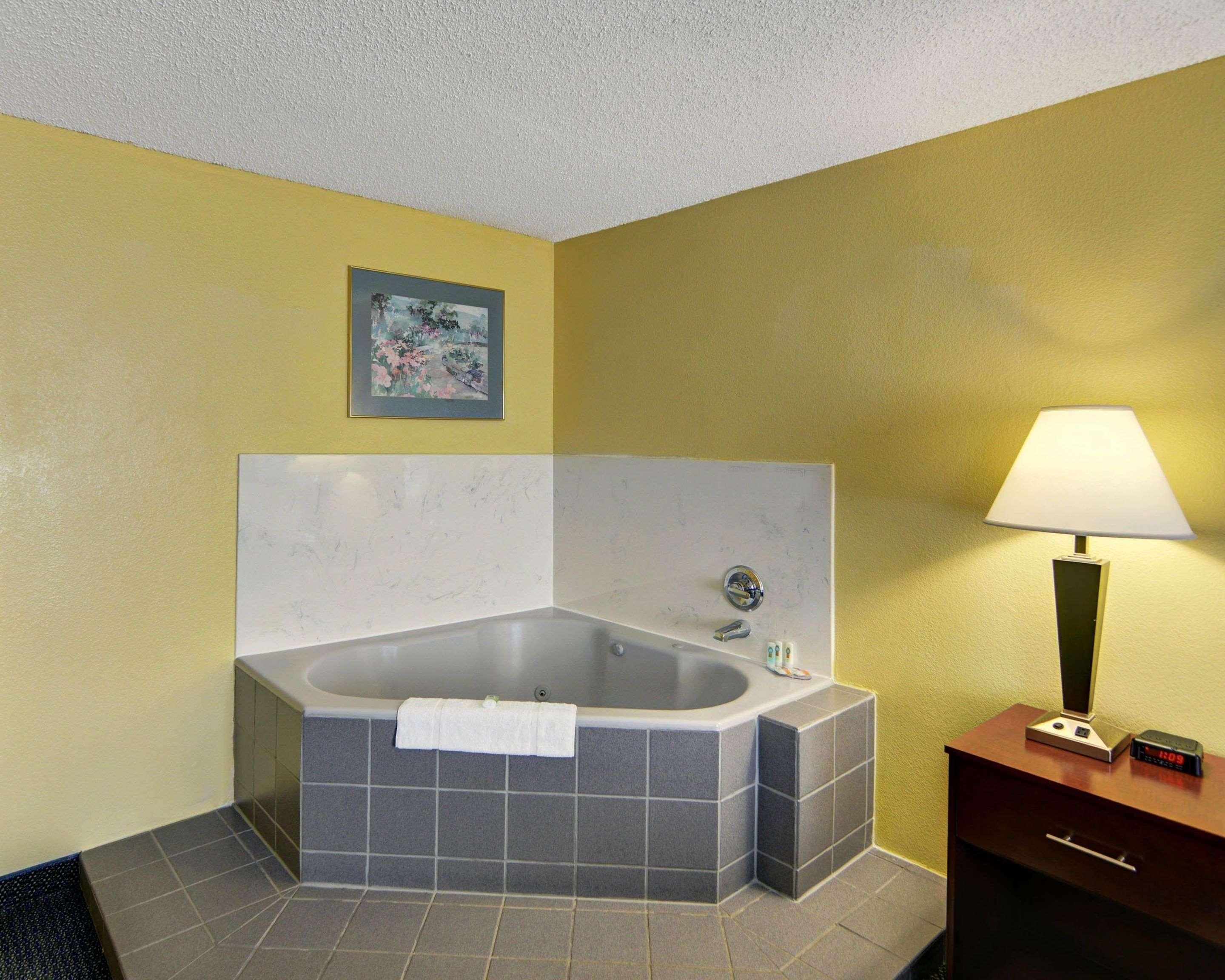 Quality Inn & Suites Grand Prairie Esterno foto