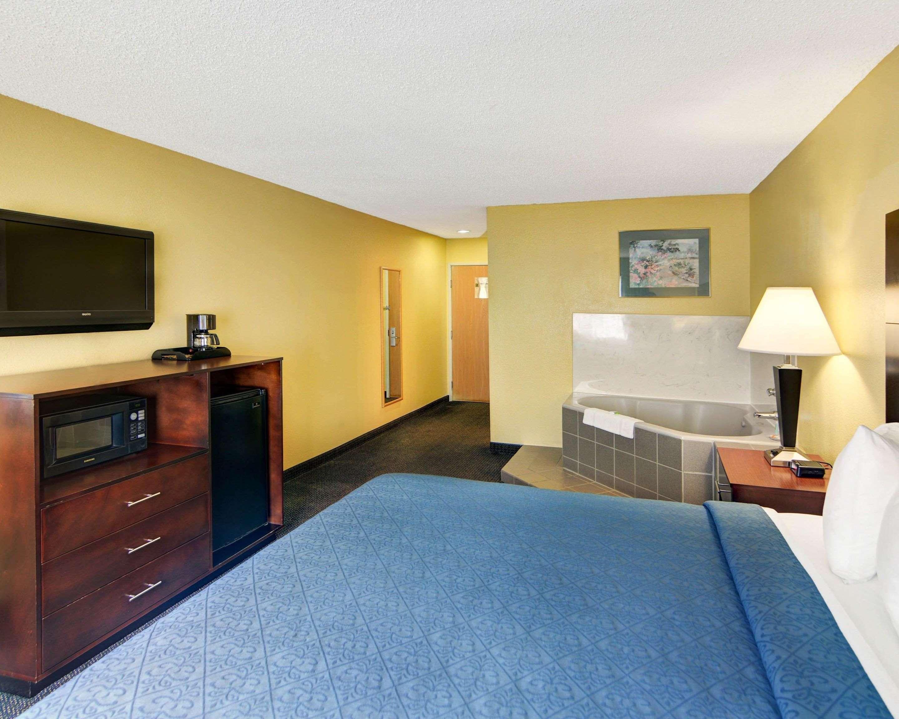 Quality Inn & Suites Grand Prairie Esterno foto