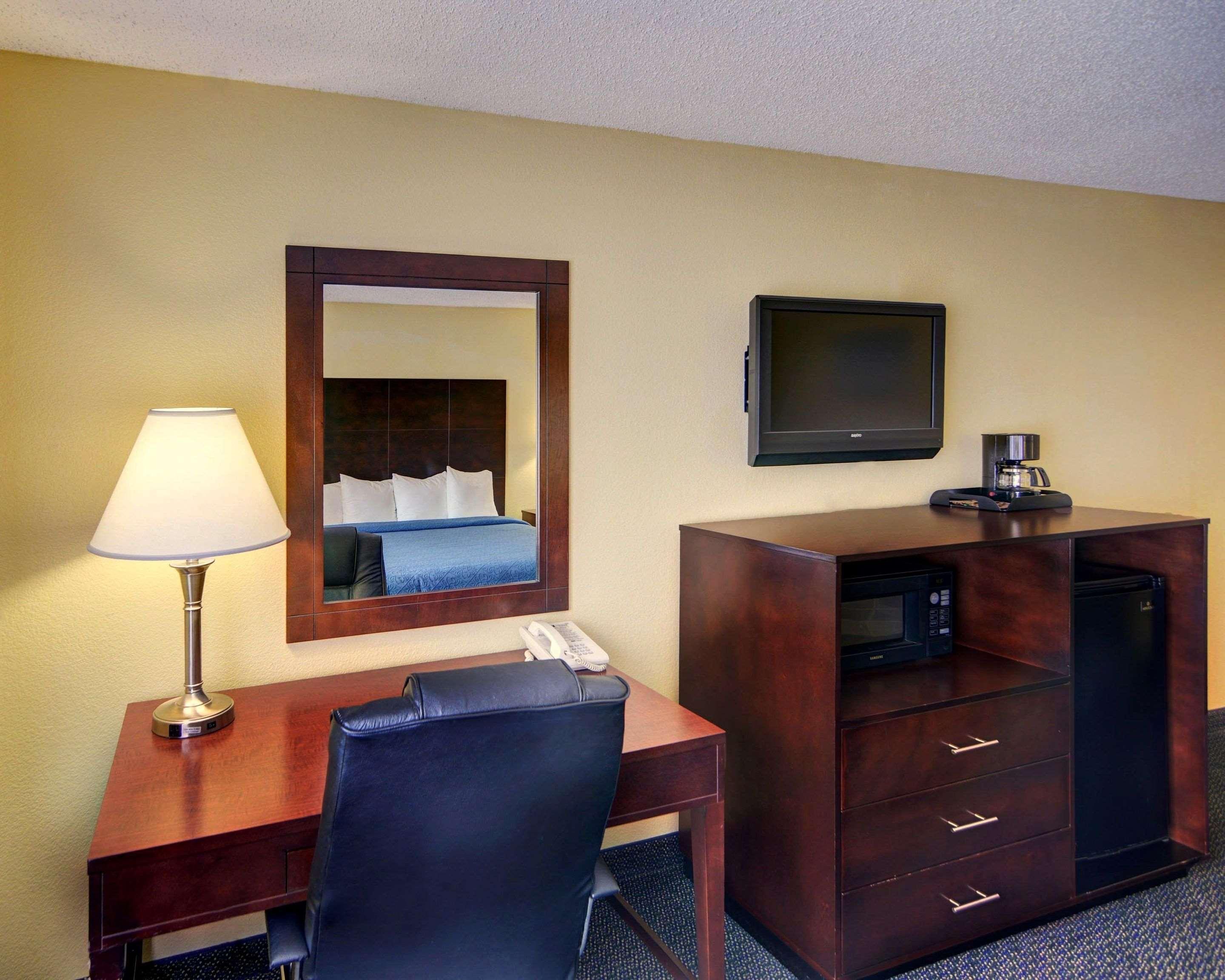 Quality Inn & Suites Grand Prairie Esterno foto