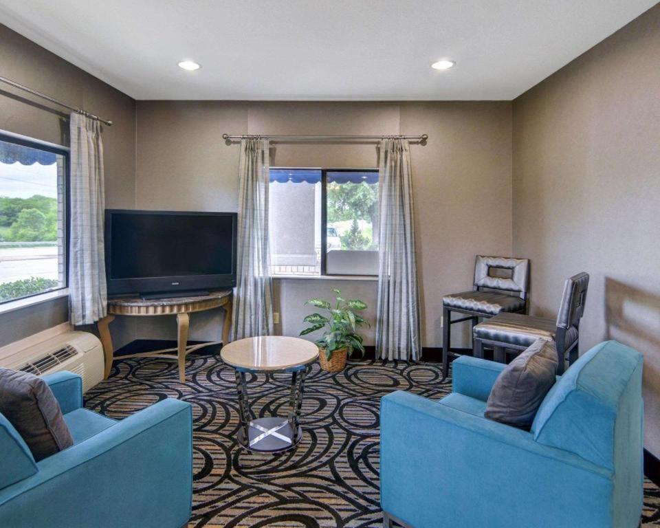 Quality Inn & Suites Grand Prairie Esterno foto