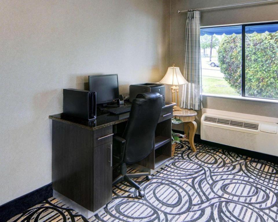 Quality Inn & Suites Grand Prairie Esterno foto