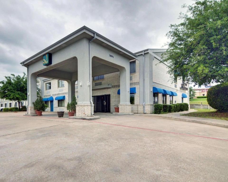 Quality Inn & Suites Grand Prairie Esterno foto