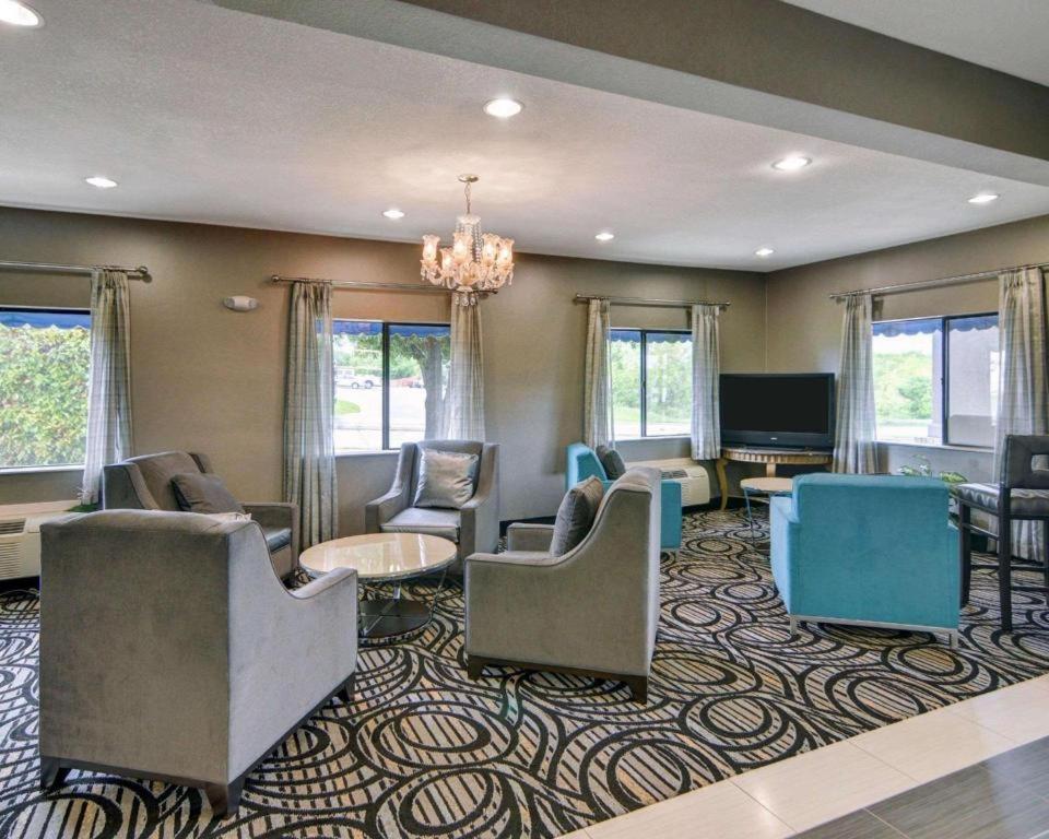 Quality Inn & Suites Grand Prairie Esterno foto