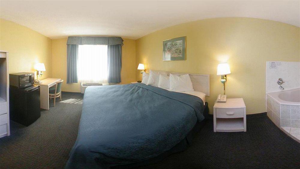 Quality Inn & Suites Grand Prairie Esterno foto